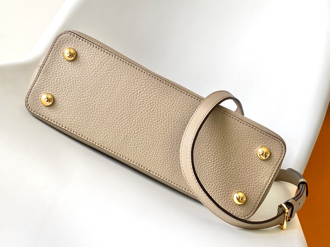 Louis Vuitton 10A Handbag Shoulder Bag Top Mirror Quality Version Capucines M54664