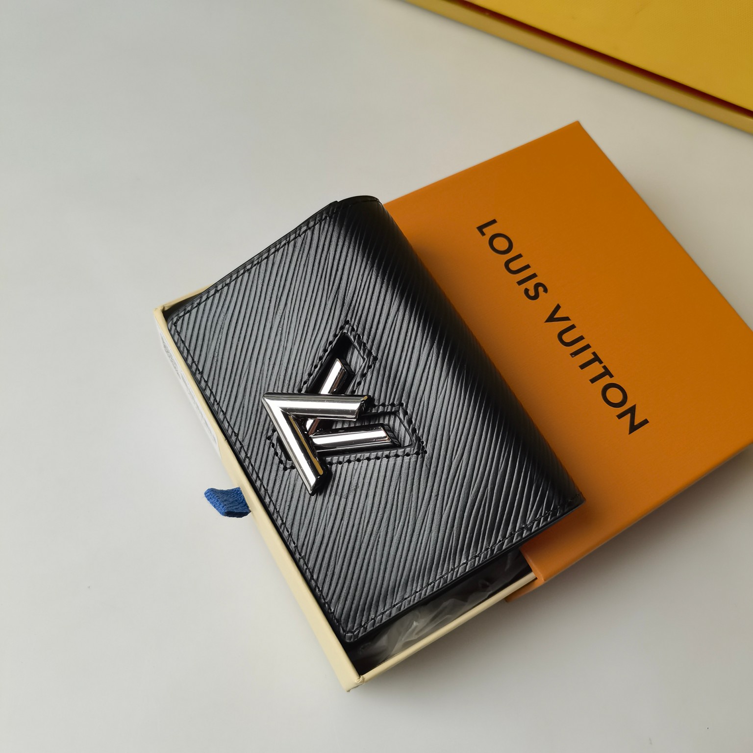 LV Twist Wallet M64413 M6117N LM5657 12-19cm