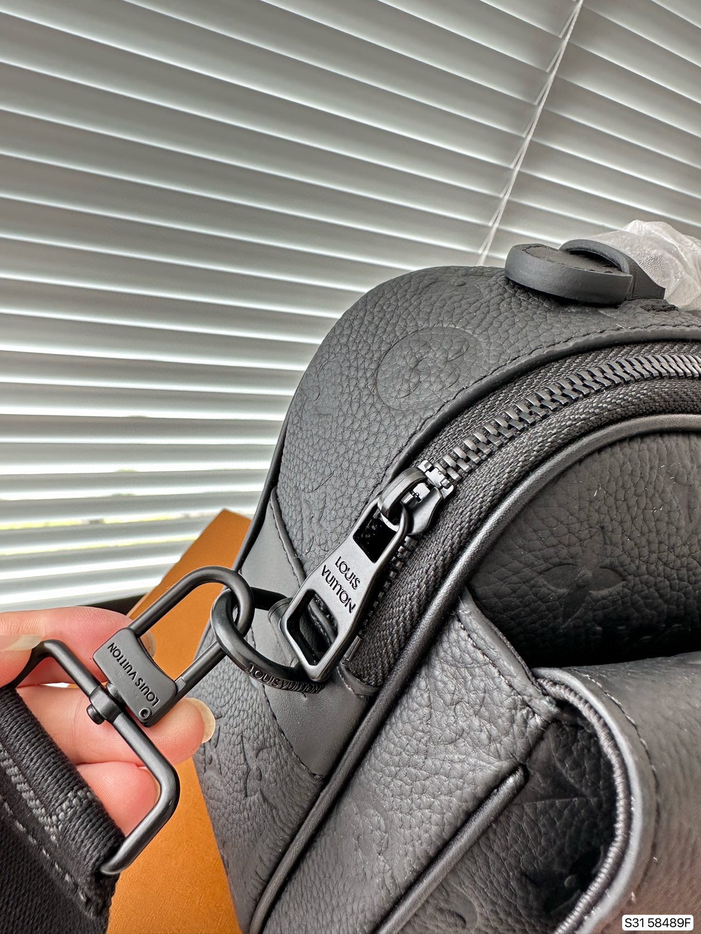 10A + quality LV S Lock Messenger Bag M58489 DB022 24cm