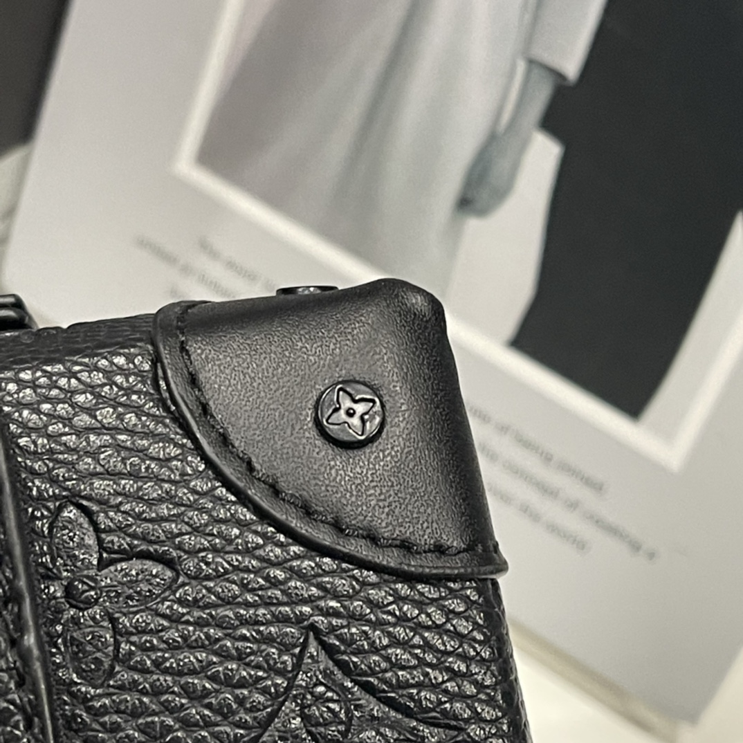 LV Steamer Messenger Bag M82534 LM031 18cm