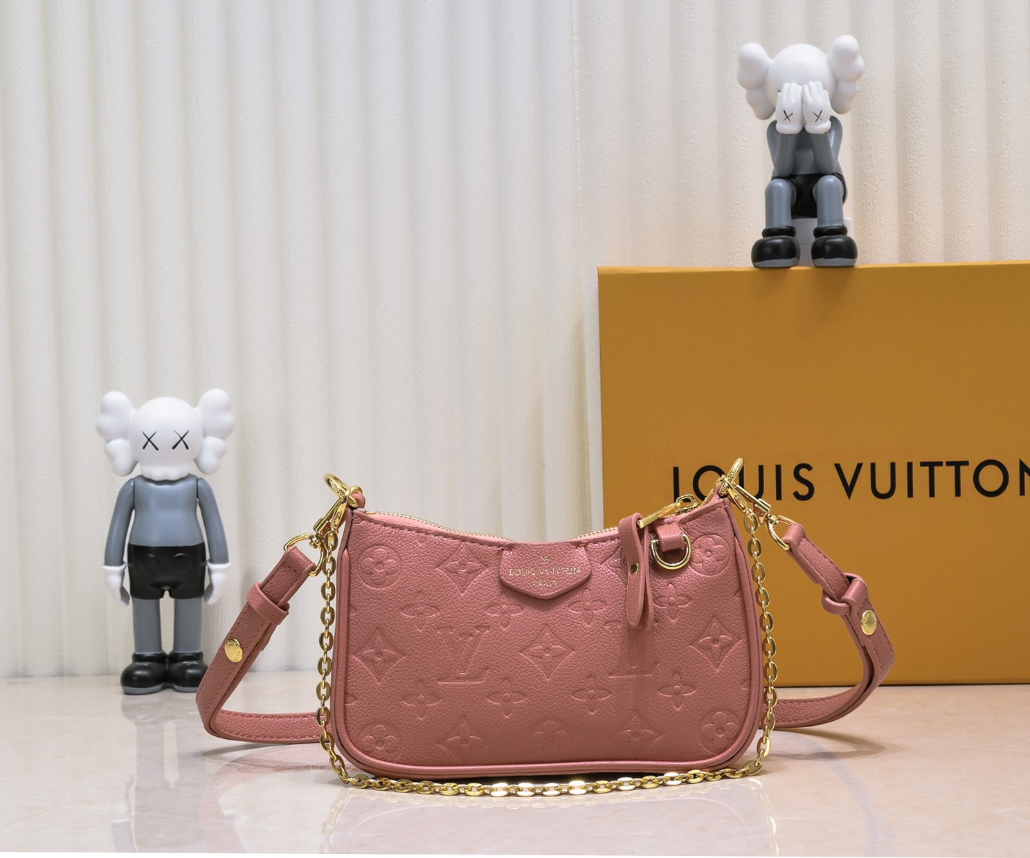 LV Easy Pouch On Strap M80349 MQ051 19cm