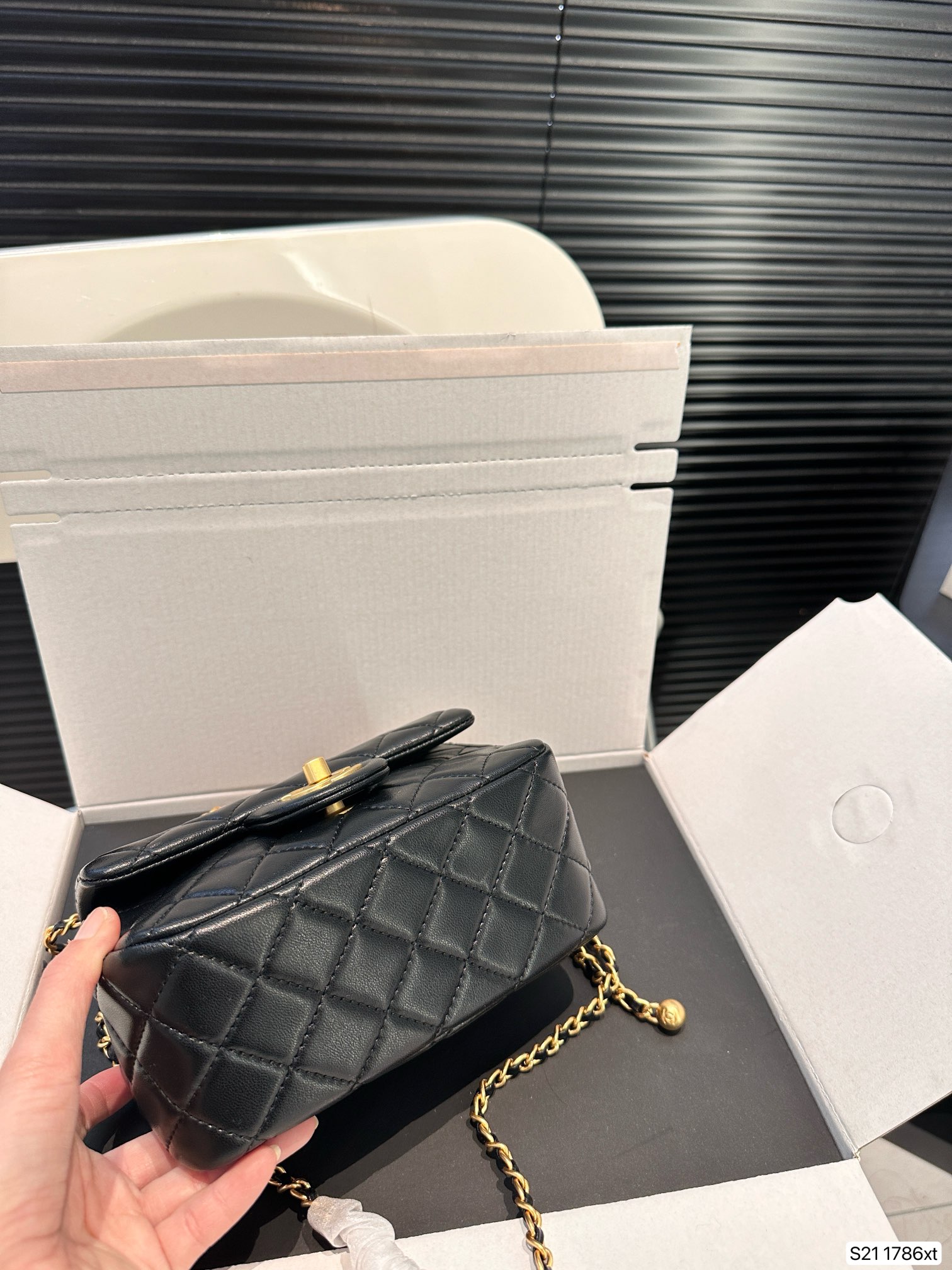 Chanel Shoulder Bag 1786 LLS071 17cm