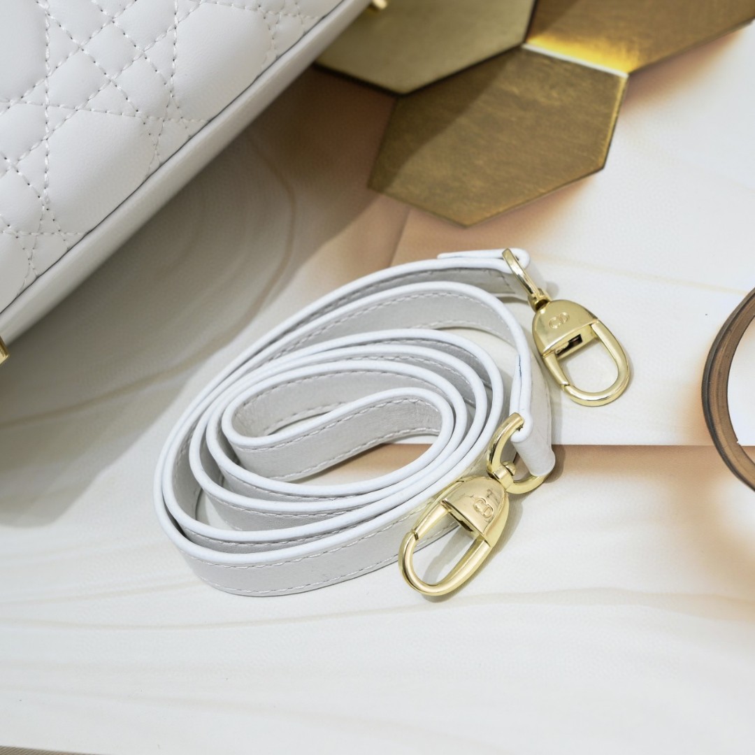 Medium Lady Dior Bag White Sheepskin LM071 24cm