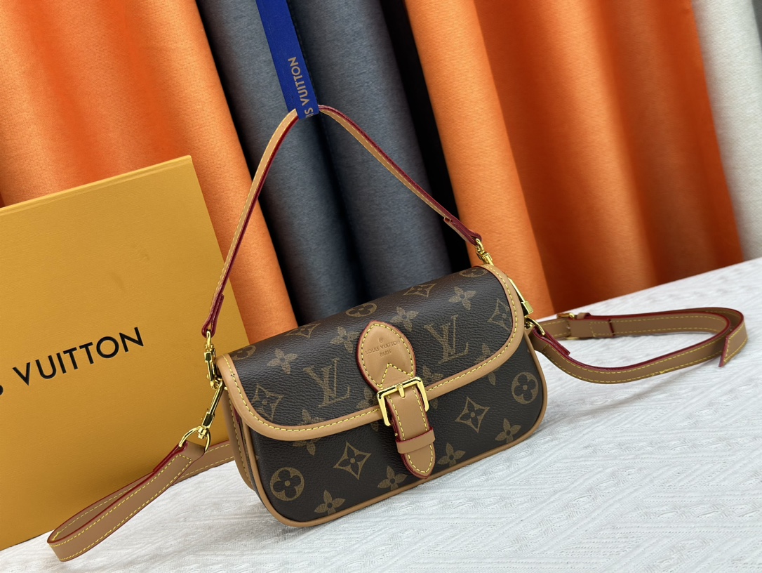 LV Nano Diane Bag M83566 LM011 19cm