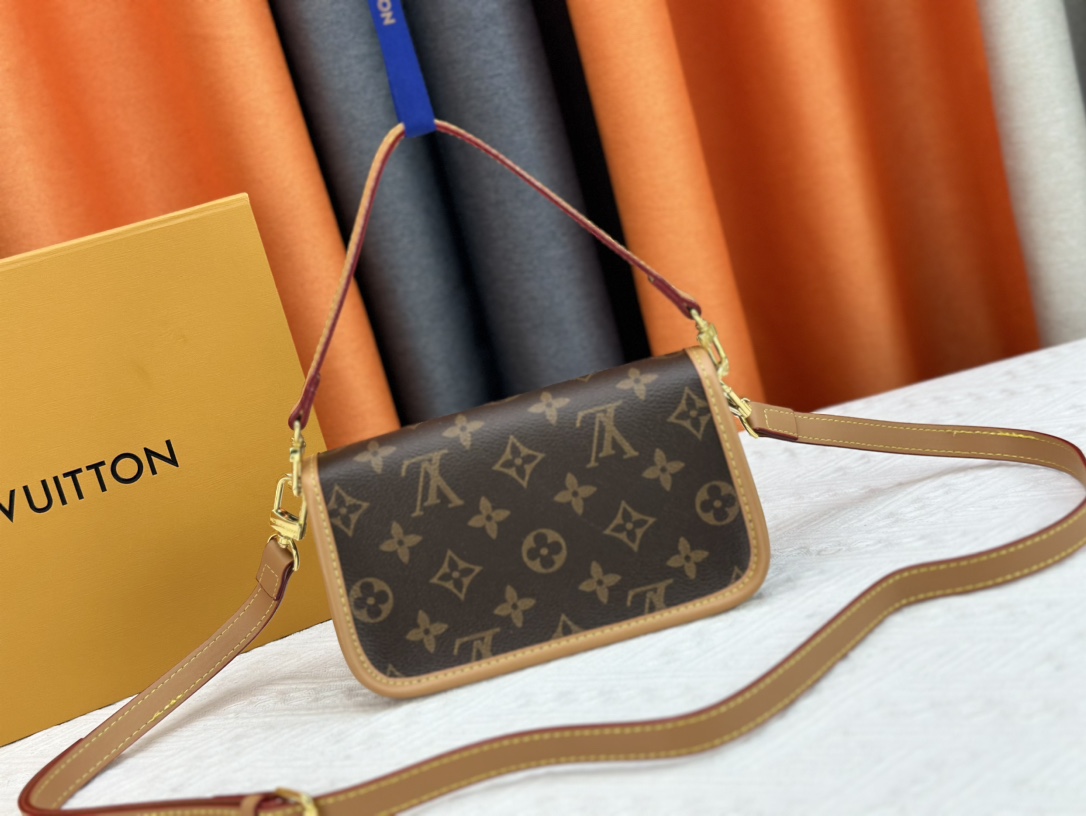 LV Nano Diane Bag M83566 LM011 19cm