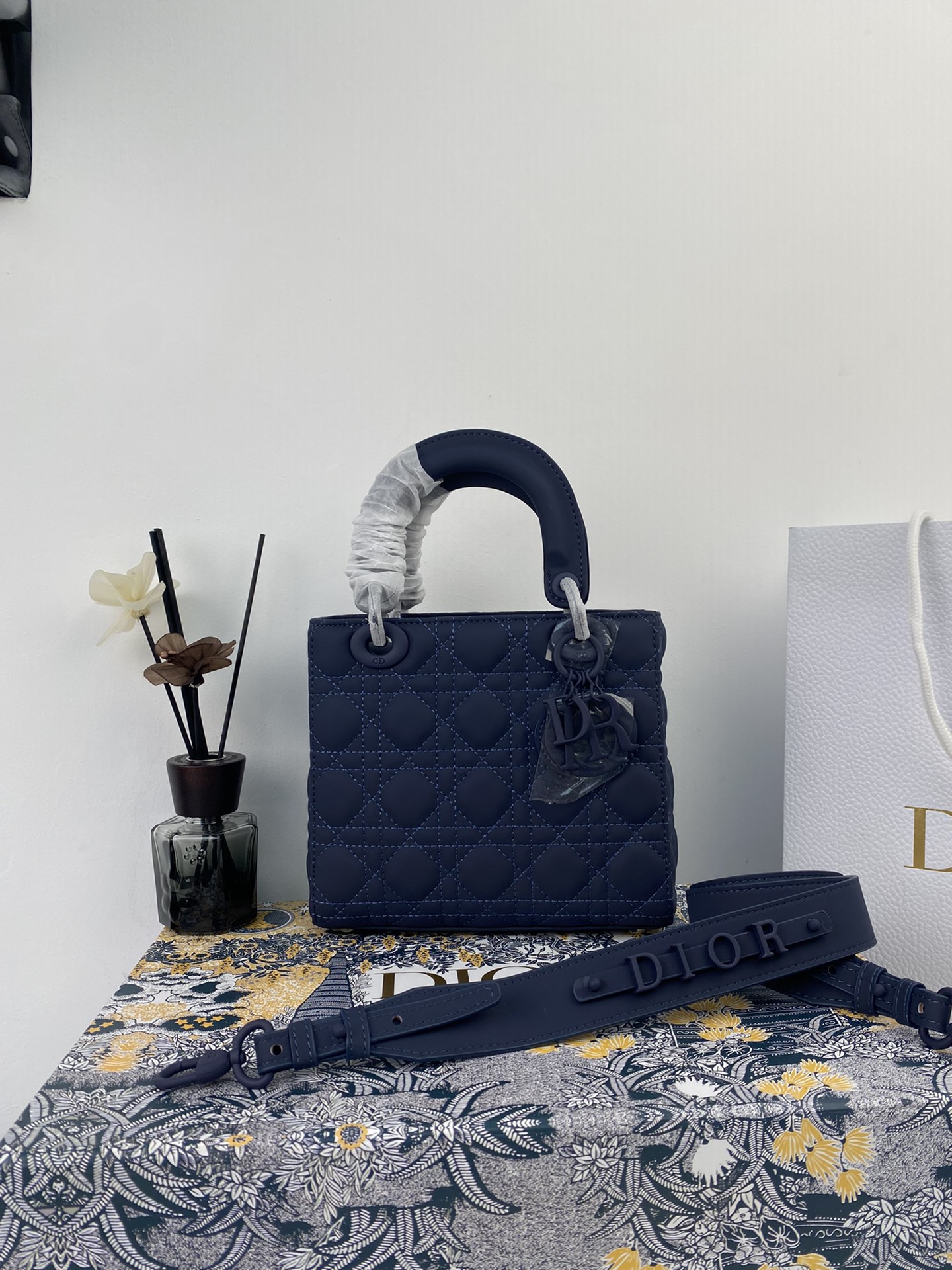 Dior004 22PJ002 20*16.5*8 cm