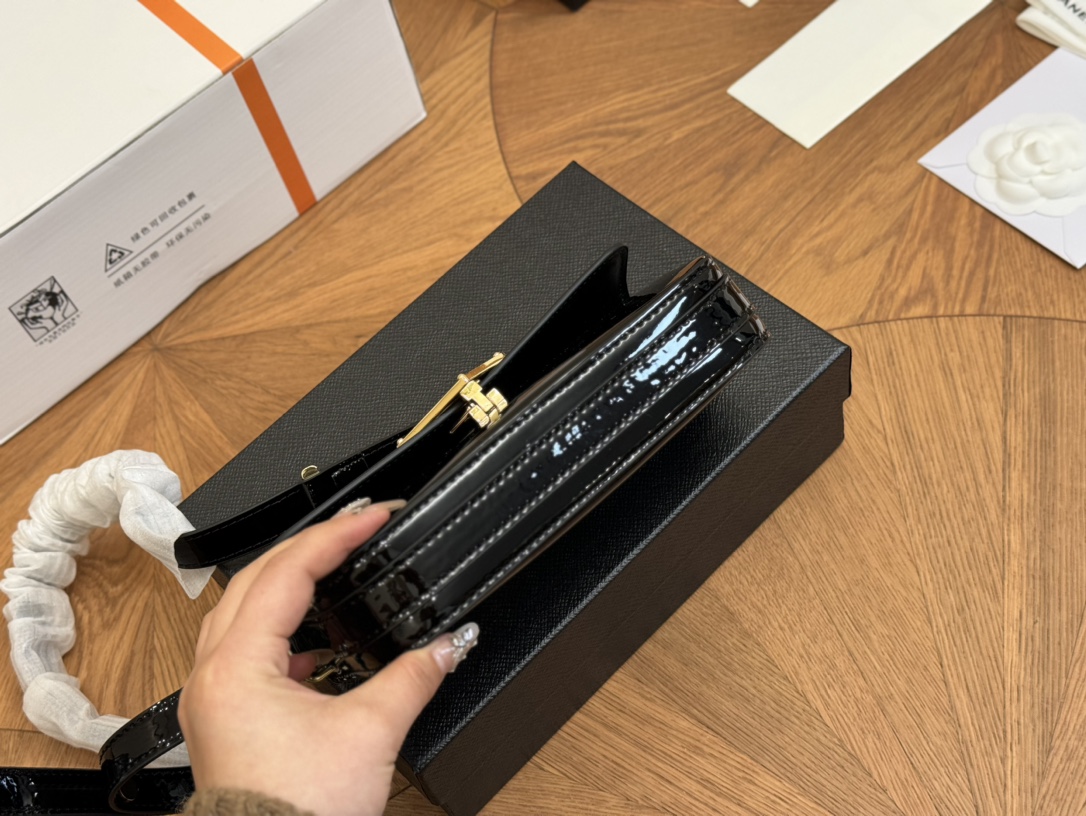 Prada Shoulder Bag 003 DB551 21cm