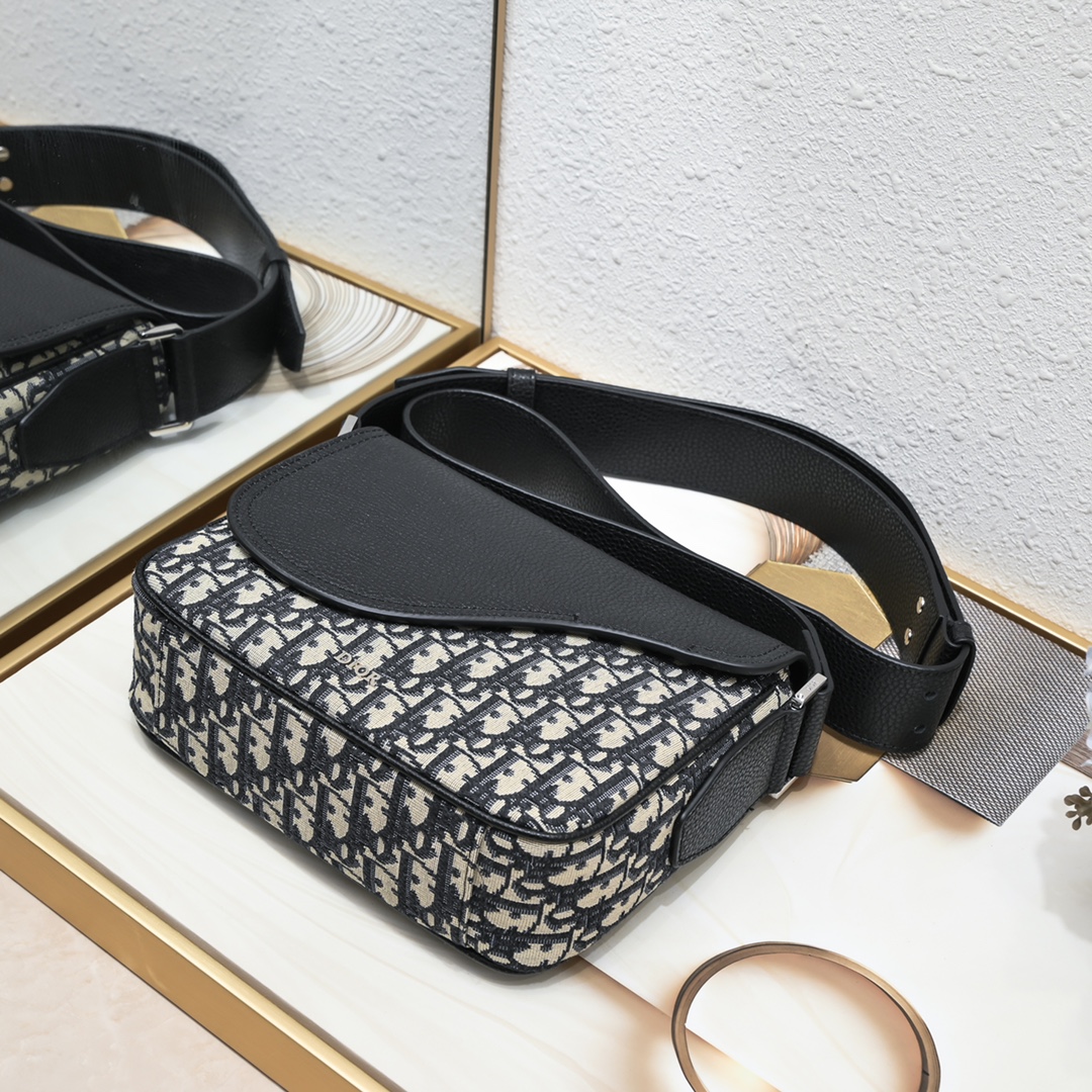 Dior Mini Saddle Messenger Bag 1034 XB012 23cm