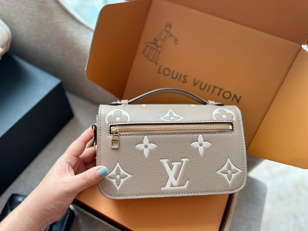 LV Pochette Métis East West Bag M23081 LM002 21.5cm