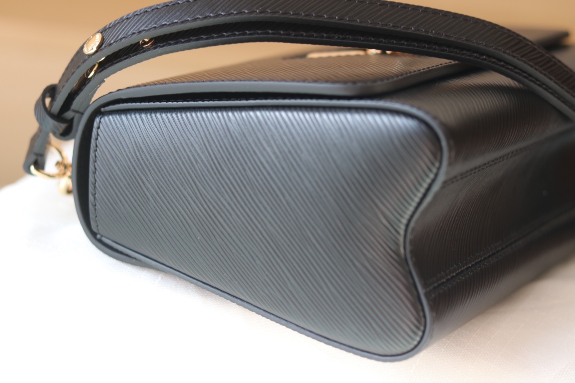 Louis Vuitton TWIST MM