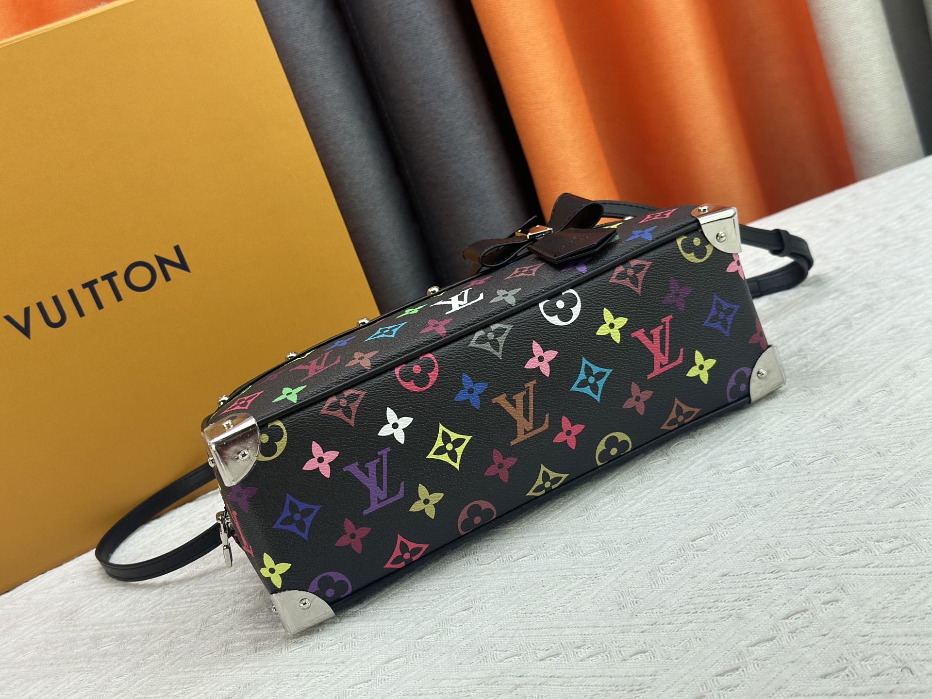 Louis Vuitton Handbag East West M13084