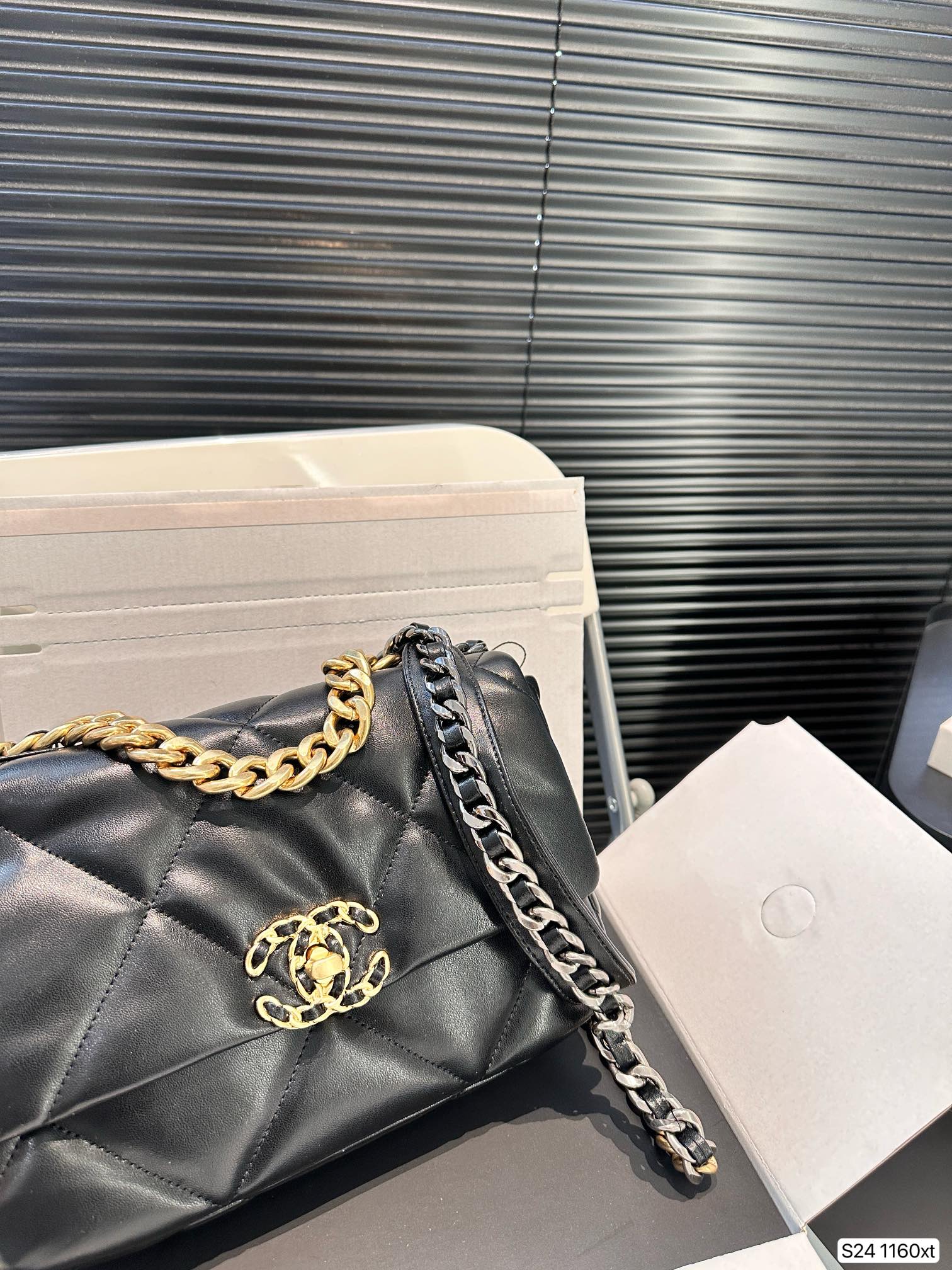 Chanel Shoulder Bag 1160 LLS581 25cm