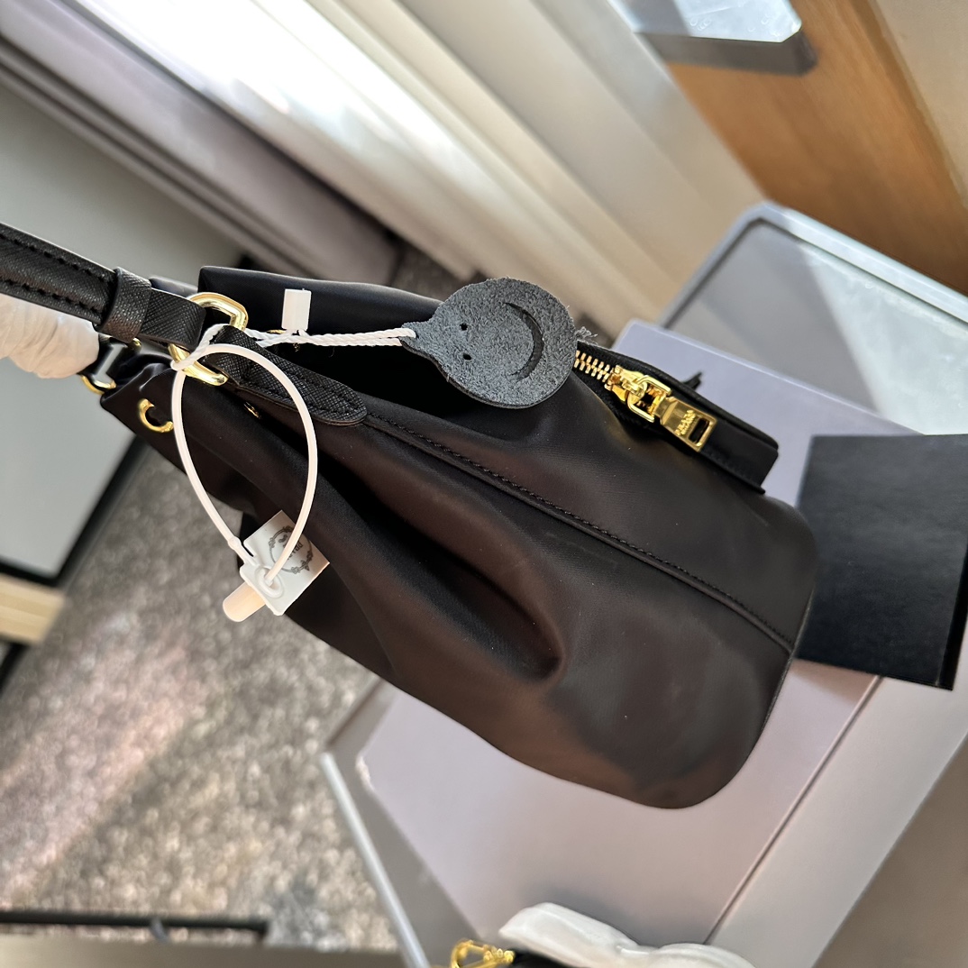Prada Bucket Bag 004 DB041 19cm