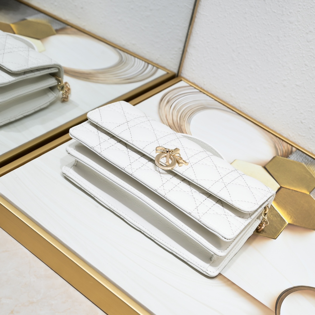 Miss Dior Mini Bag White sheep CD2023 XB071 21cm