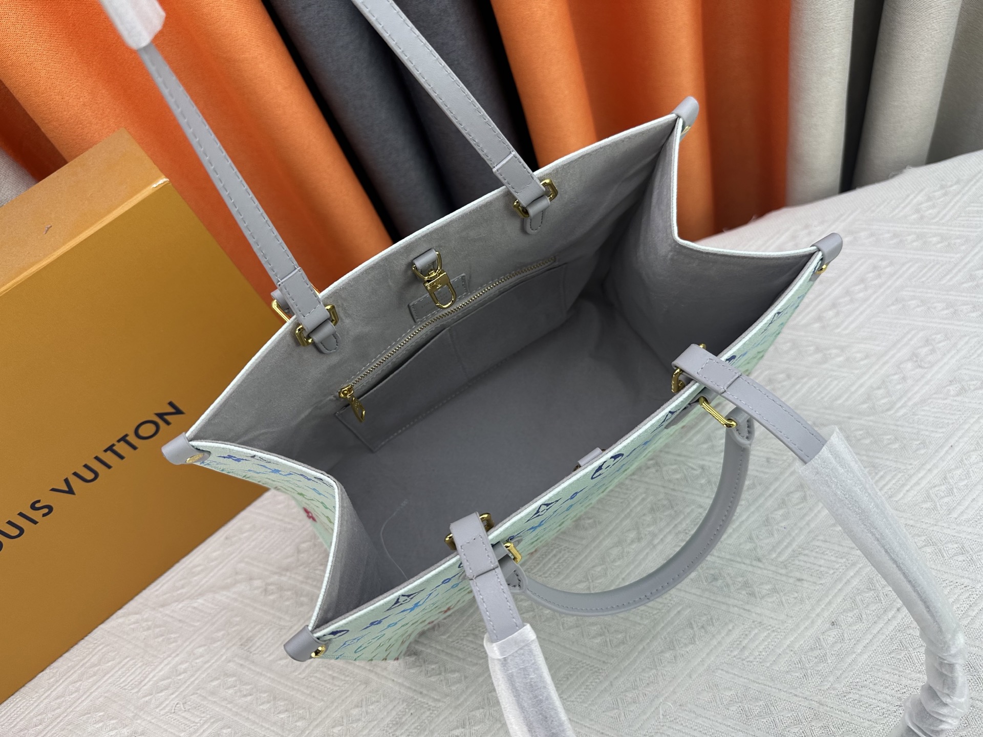 Louis Vuitton Onthego Medium Handbag M13269