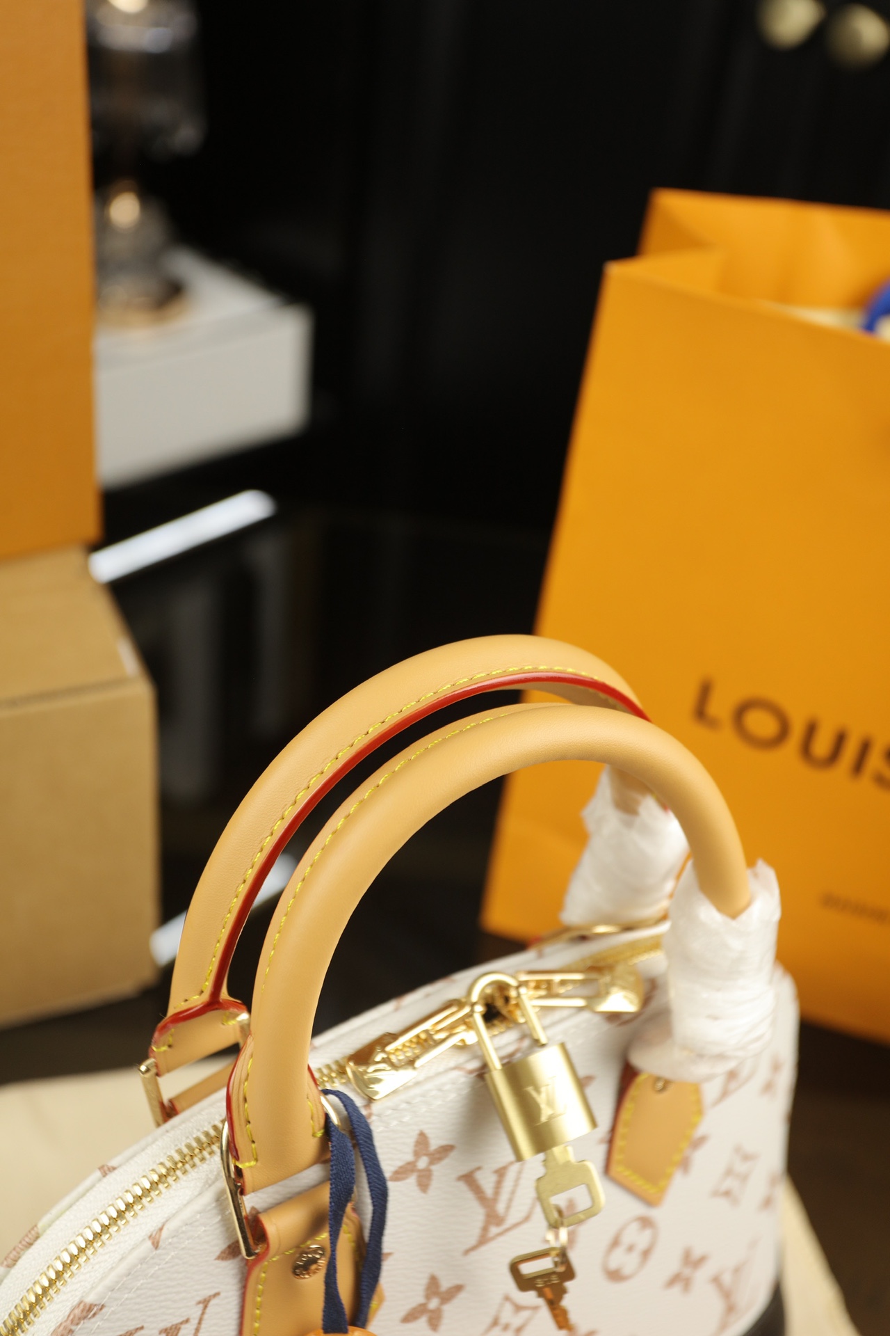 LV Alma BB Bag 001 LLS091 25cm