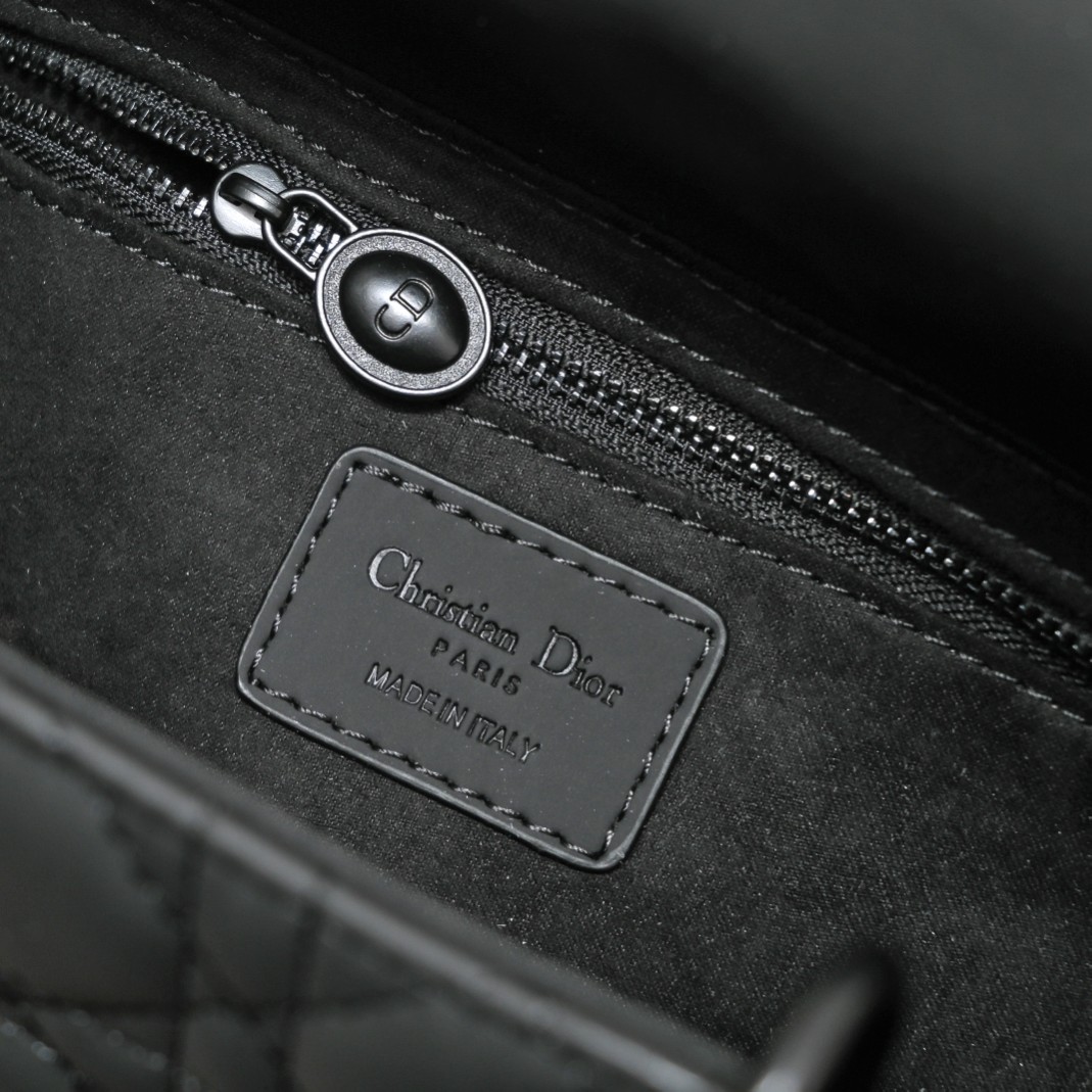 Medium Lady Dior Bag Black Matte 2022 LM071 24cm
