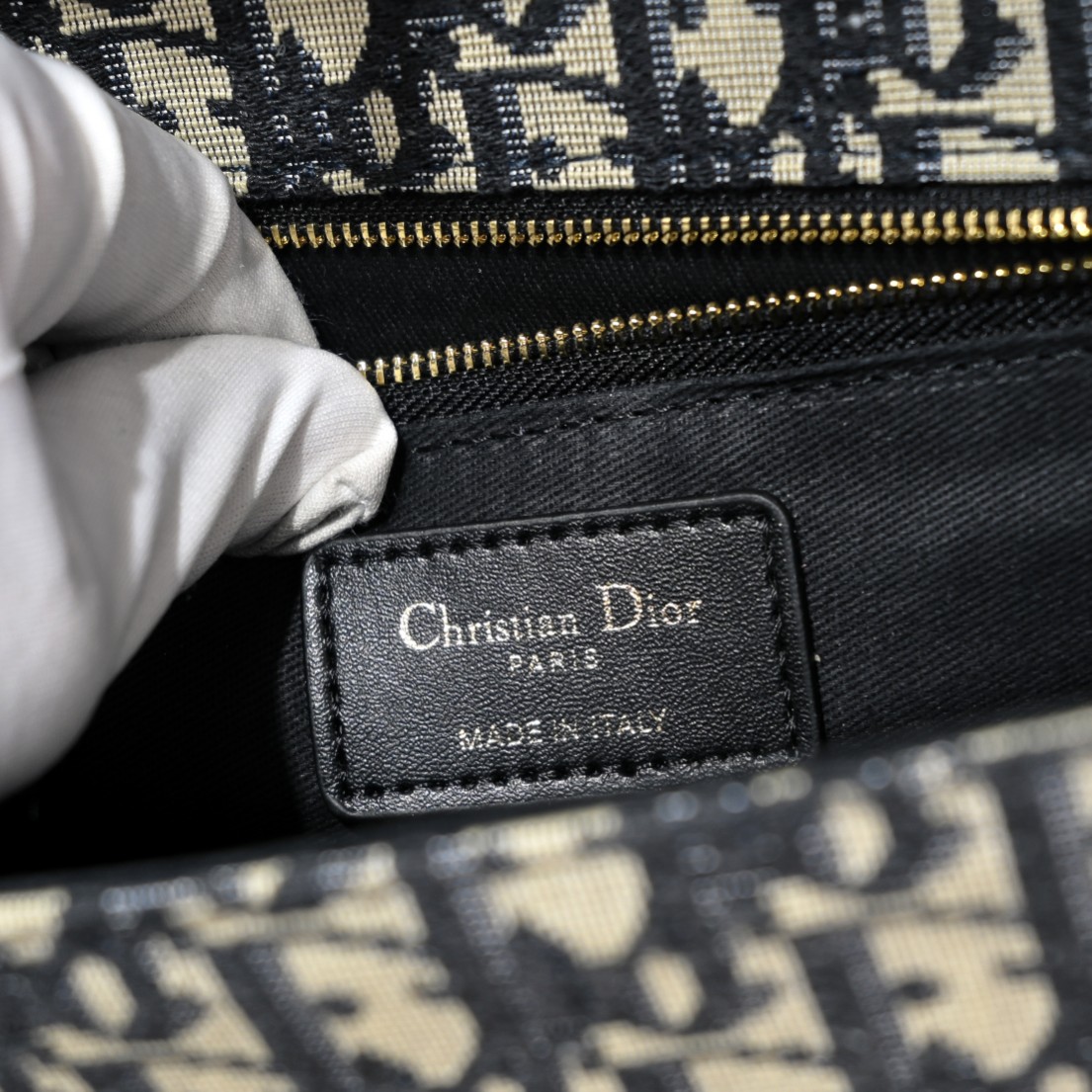 2-IN-1 30 Montaigne Pouch 9999 LM041 19cm