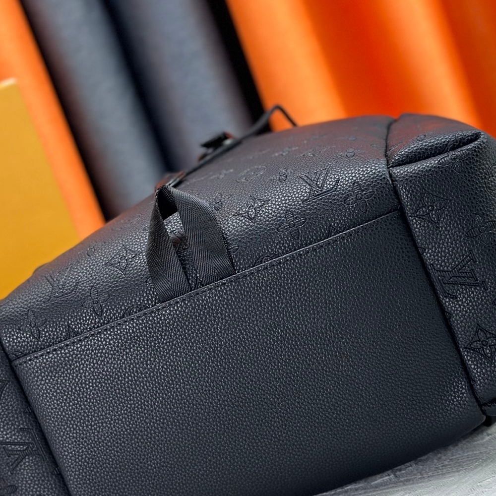 Louis Vuitton Men's Adjustable Shoulder Bag M43680 Trekking