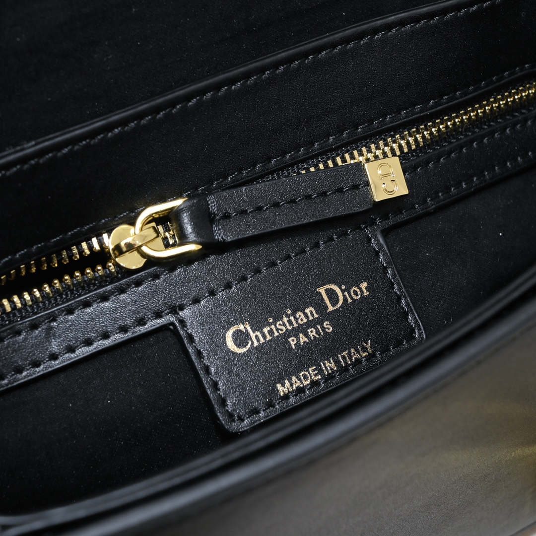Dior CD Signature Bag With Strap 5777 XB002 21cm