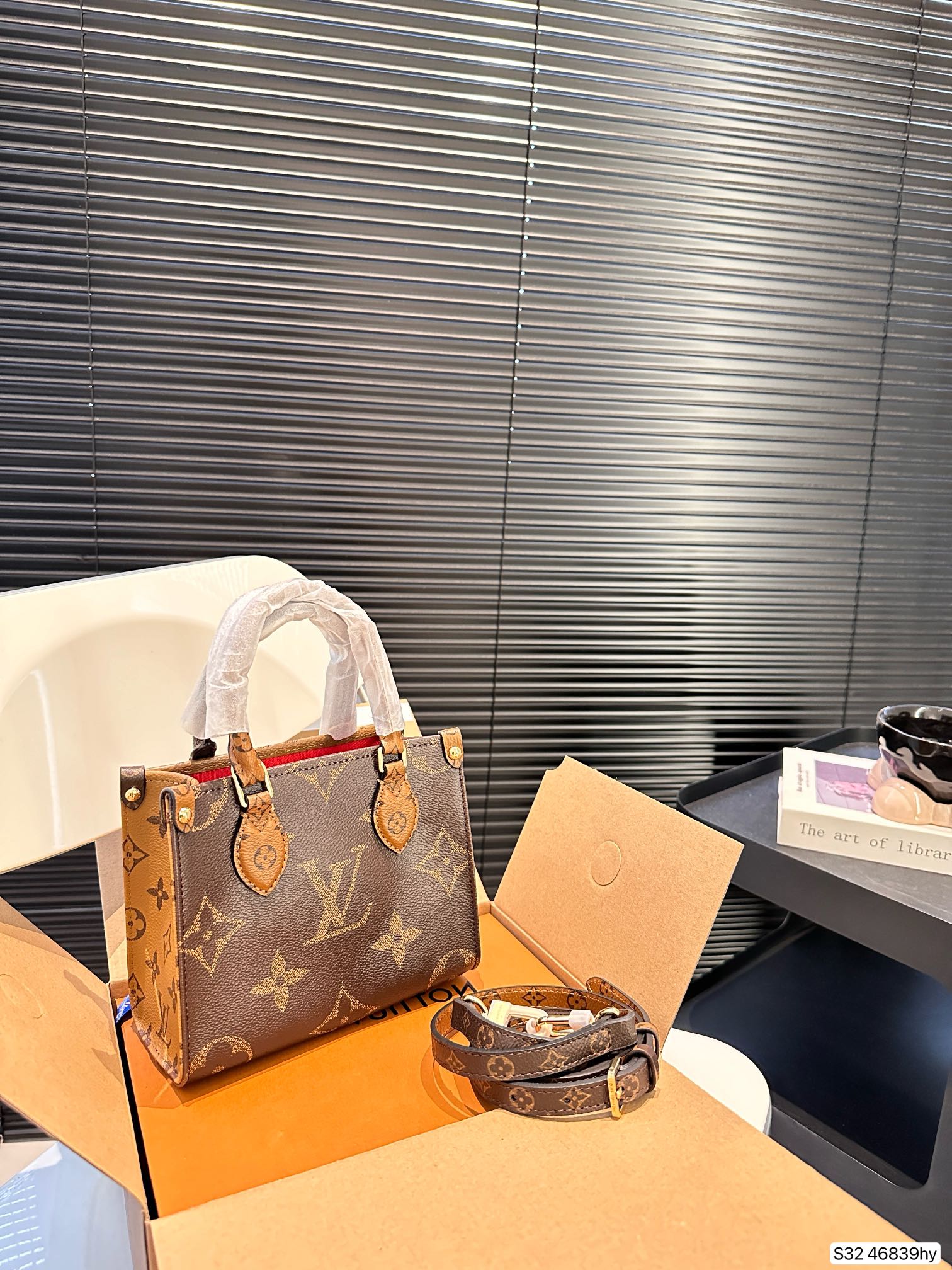 LV Onthego Tote 46839 LLS522 18cm