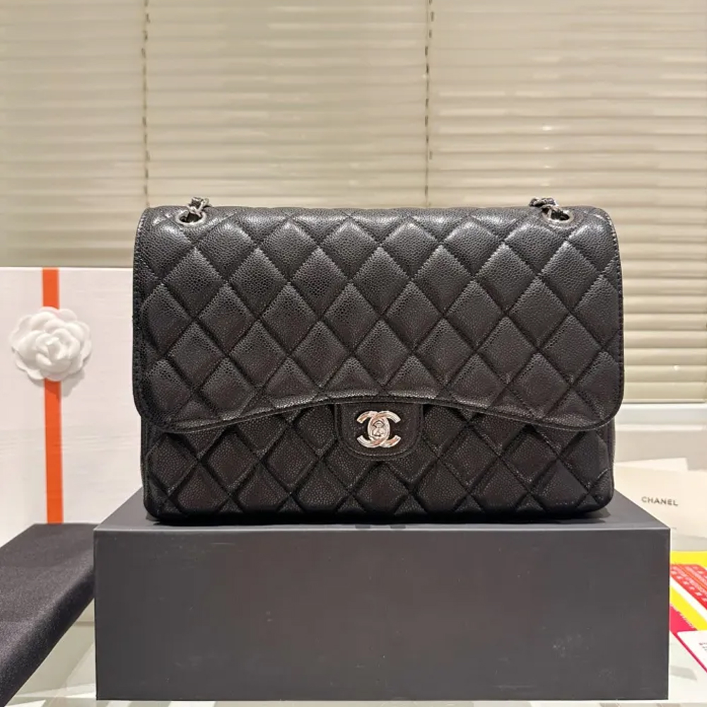 Chanel Classic flap 020 caviar DB032 30cm