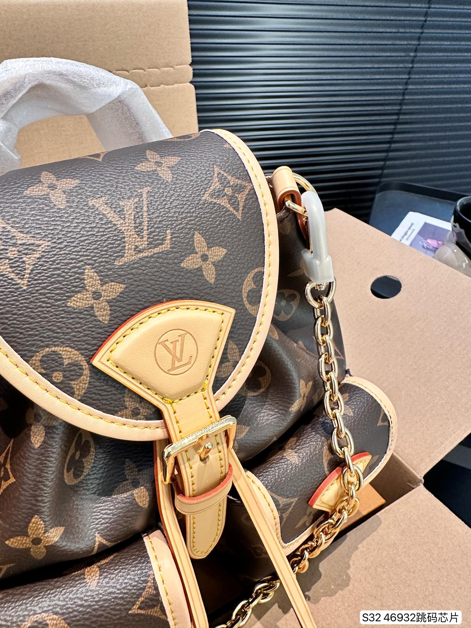 LV Excursion Backpack 46932 LLS522 23cm