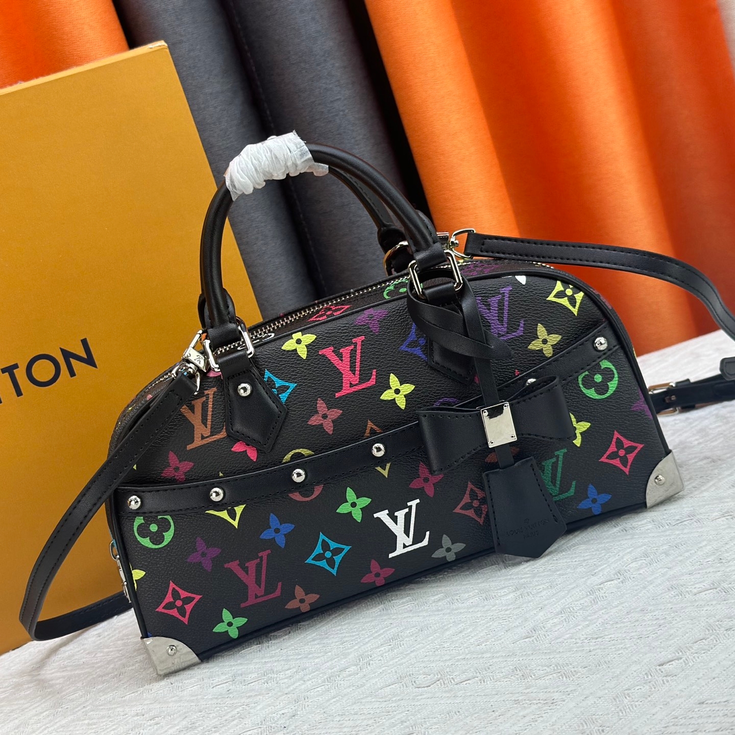 Louis Vuitton Handbag East West M13084