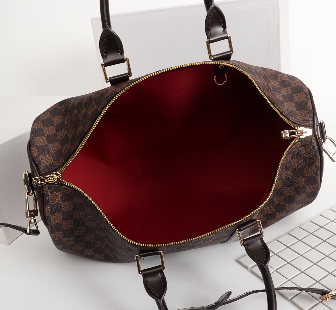 LV Keepall Bandoulière Bag