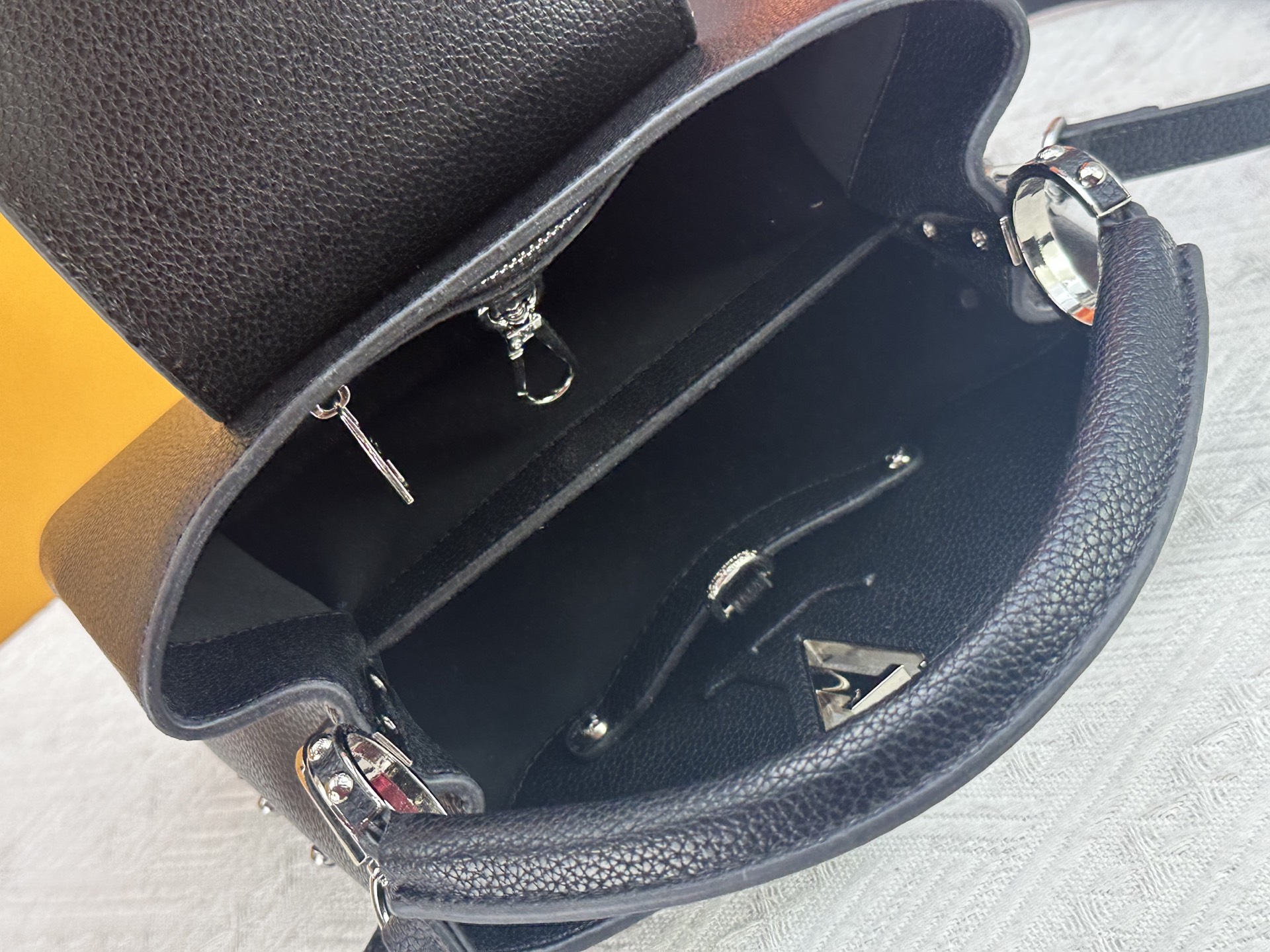 Louis Vuitton Capucines Mini bag M59939 M94519