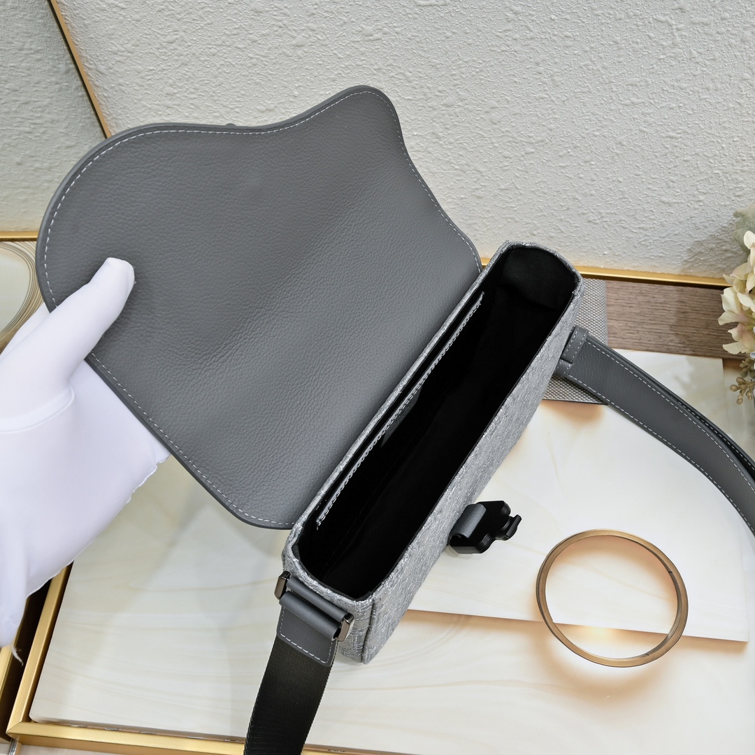 Dior Mini Saddle Bag With Strap 9911 XB012 23cm