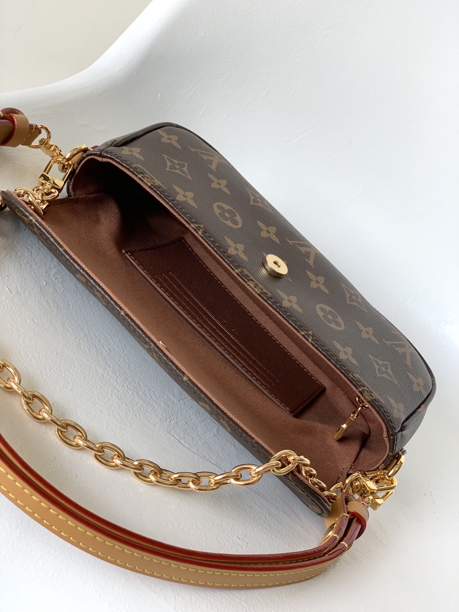 Louis Vuitton 10A Handbag Shoulder Bag Top Mirror Quality Version Wallet On Chain Ivy M81911
