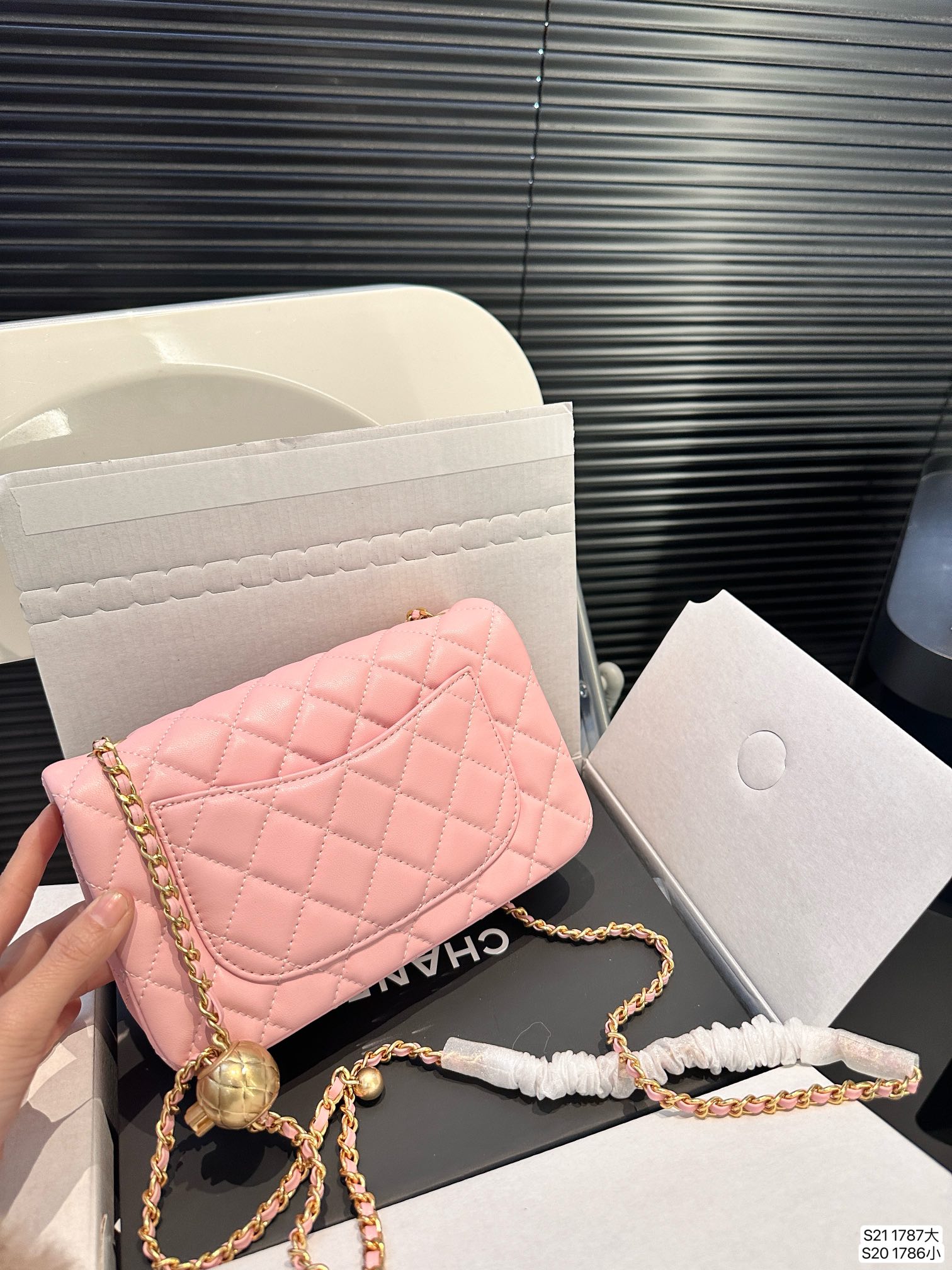 Chanel Shoulder Bag 1787 LLS071 17-20cm