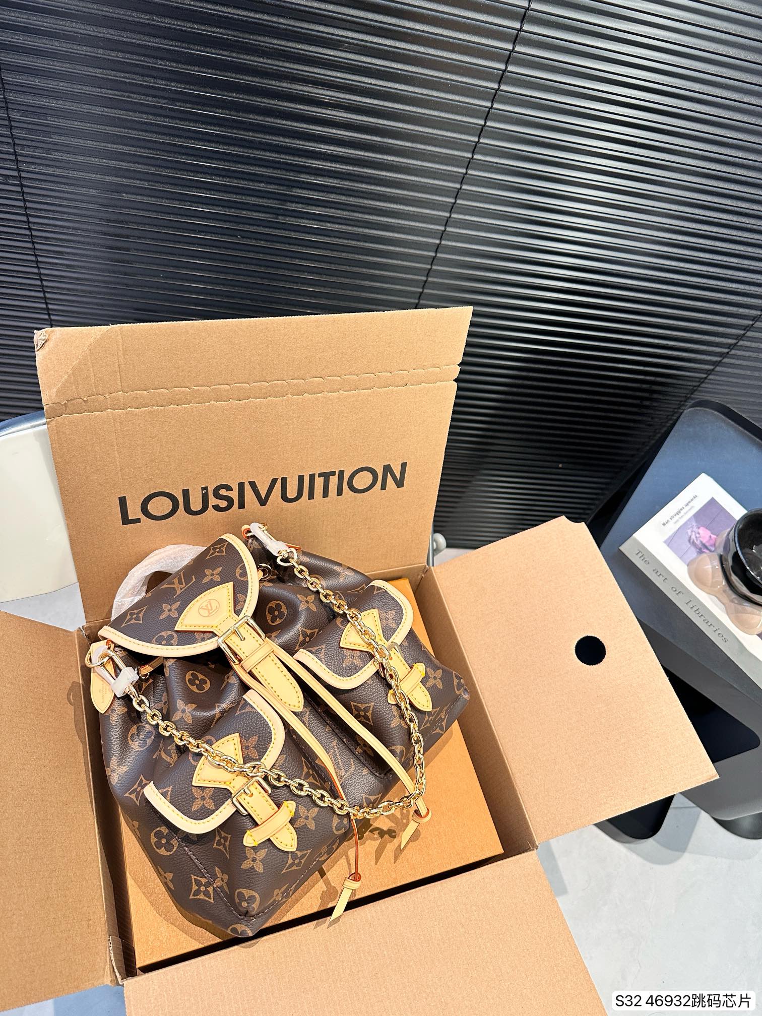 LV Excursion Backpack 46932 LLS522 23cm