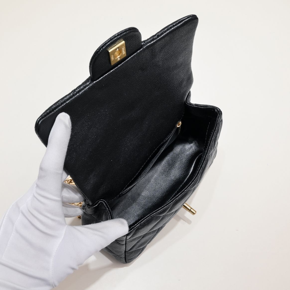 Chanel 23P Peach Hardware Shoulder Bag Handbag