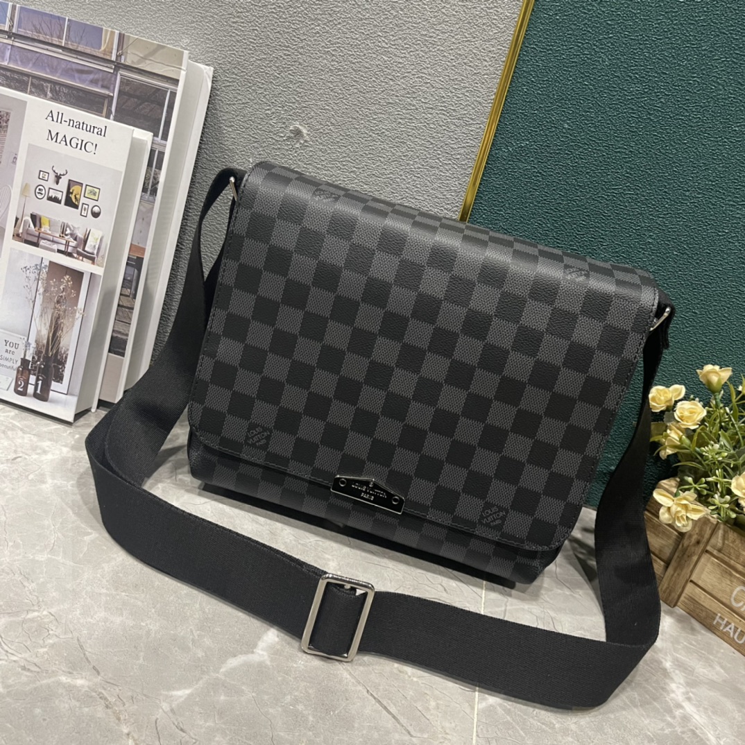LV District Messenger Bag M40349 LM031041 25-32cm