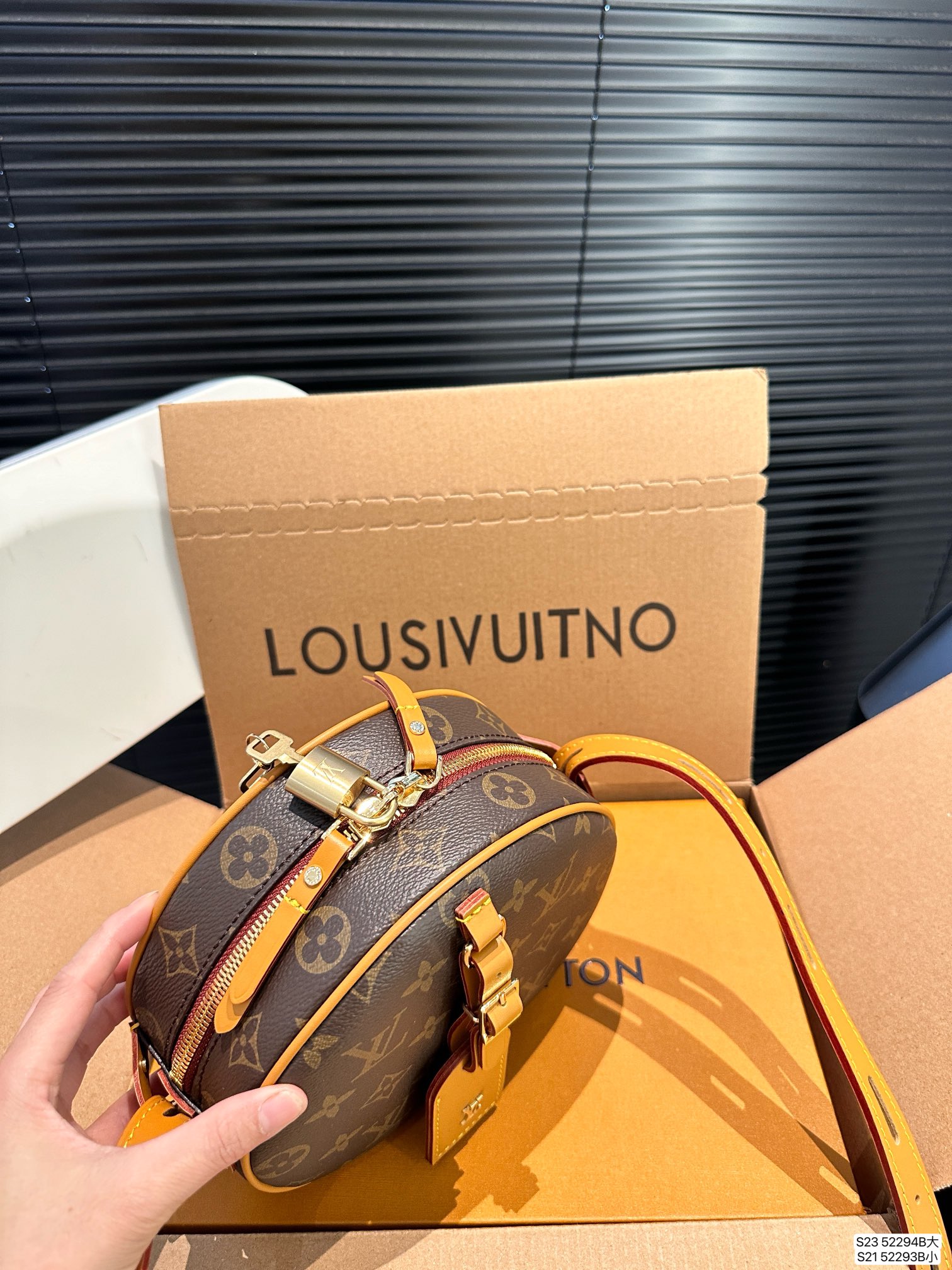 LV Shoulder Bag 52294 LLS071081 19-22cm