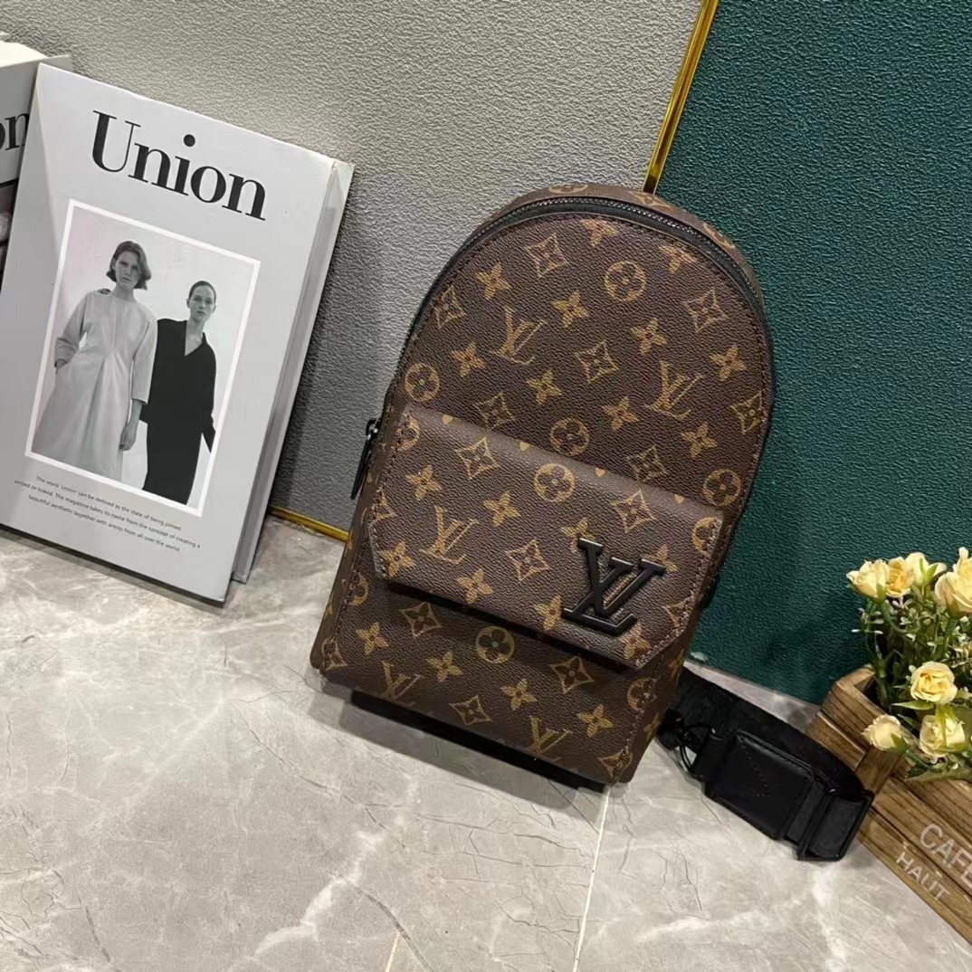 LV Pilot Slingbag M23736 XX061 20cm