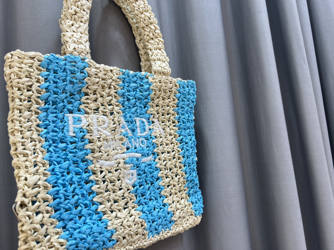 Prada 393 Blue LM031 24cm