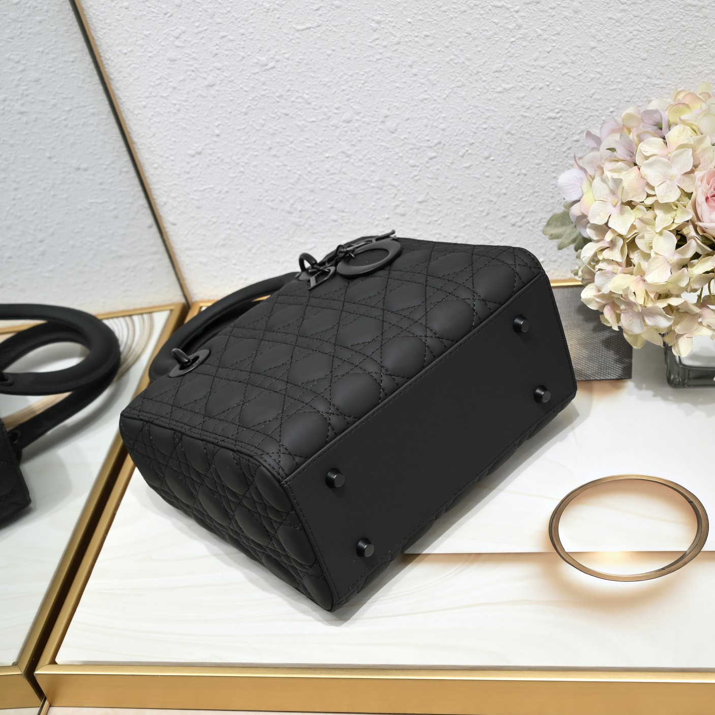 Medium Lady Dior Bag Black Matte 2022 LM071 24cm