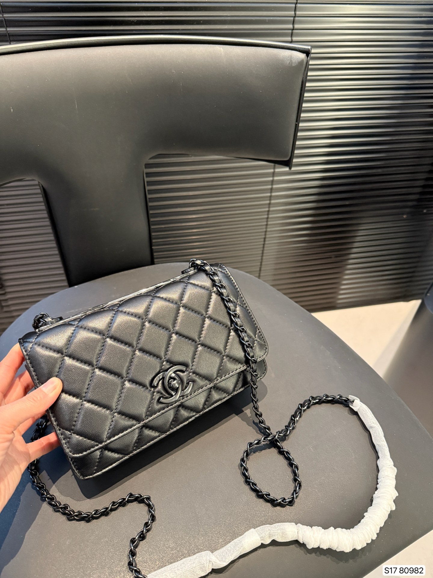 Chanel Shoulder Bag 80982 DB051 19cm