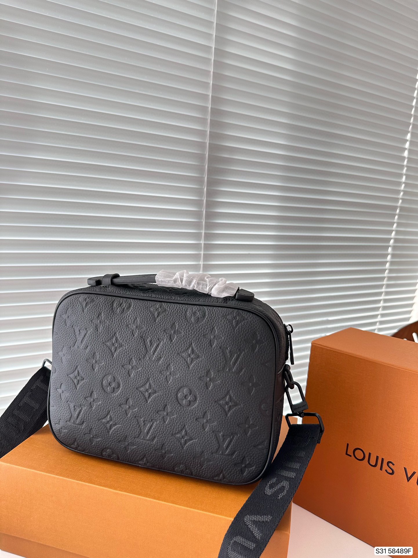 10A + quality LV S Lock Messenger Bag M58489 DB022 24cm