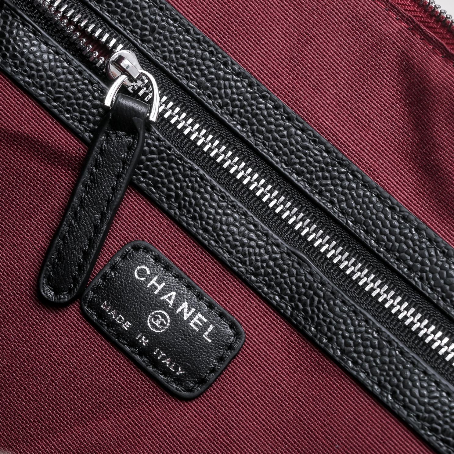 Chanel Cowhide Caviar Lattice Clutch silver buckle Clutch Bag Handbag