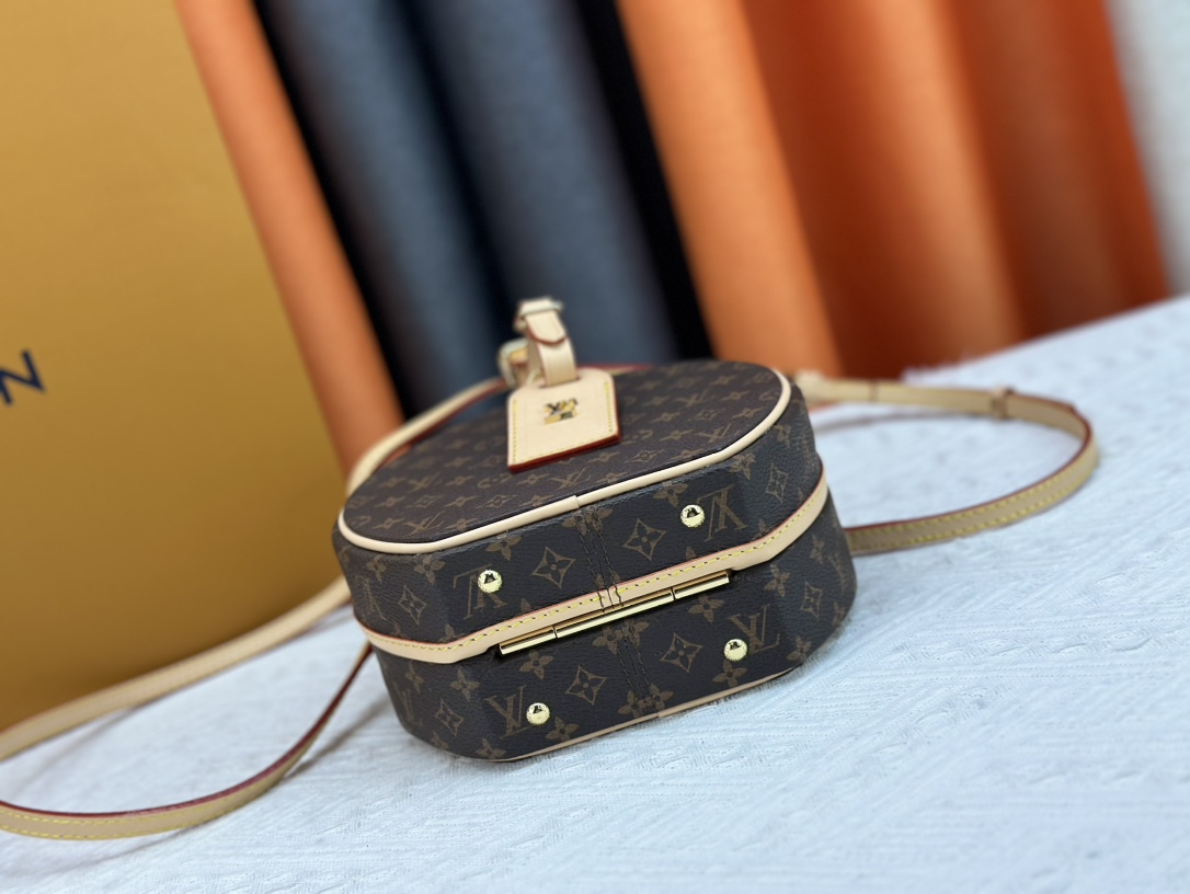 Louis Vuitton Runway Bucket Bag M43514