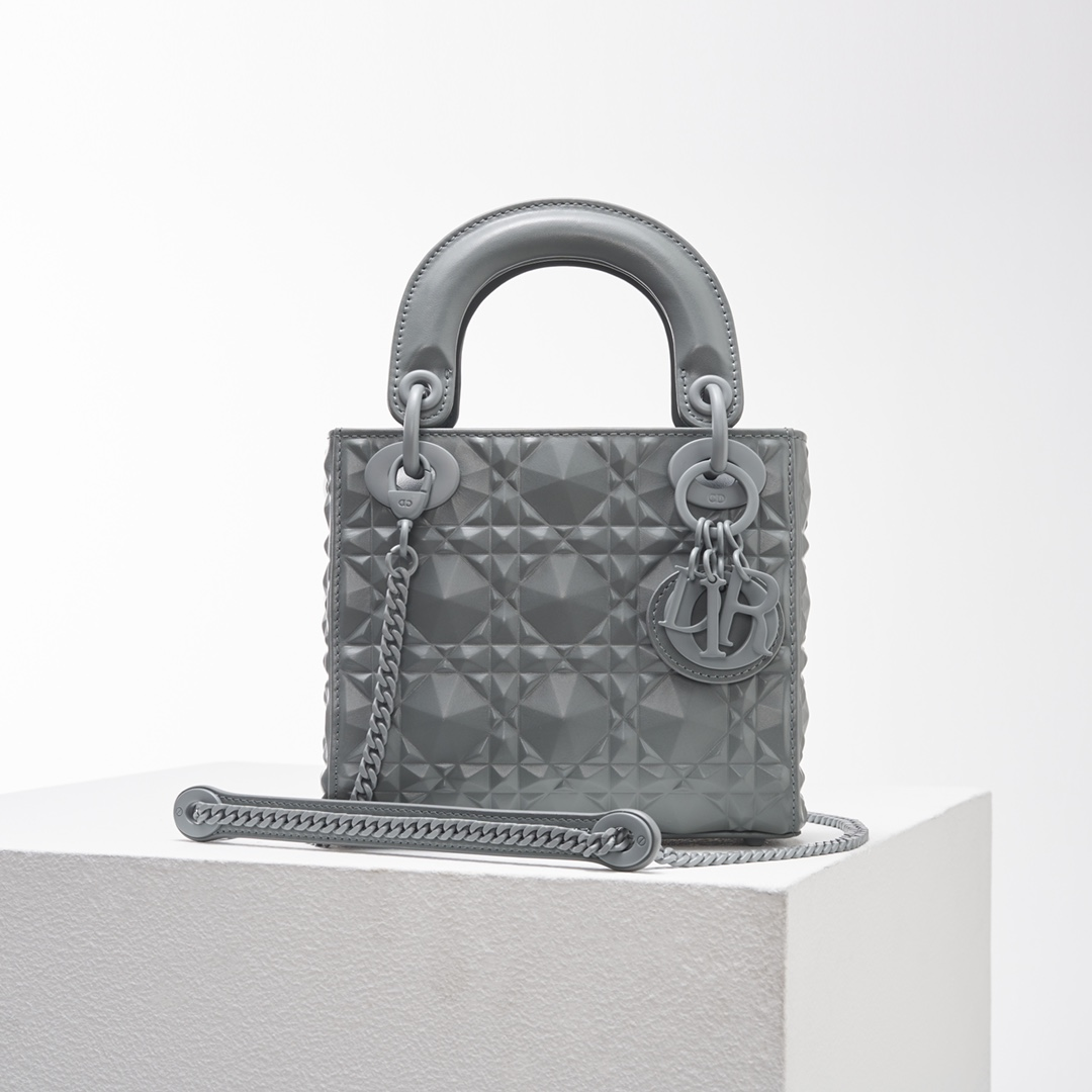 DIOR Lady Dior Diamond Vine Pattern Handbag (Replica)
