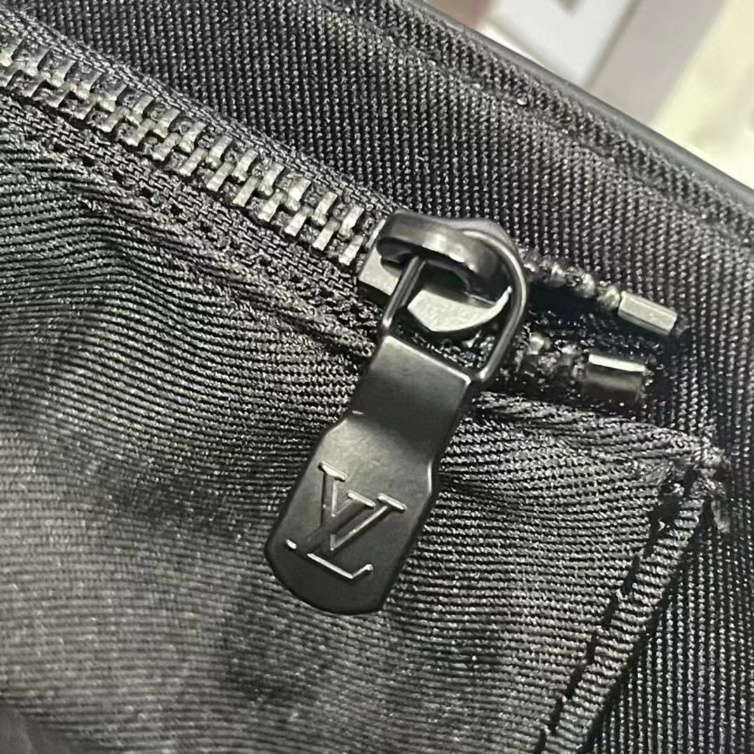 LV Steamer Messenger Bag M82534 LM031 18cm