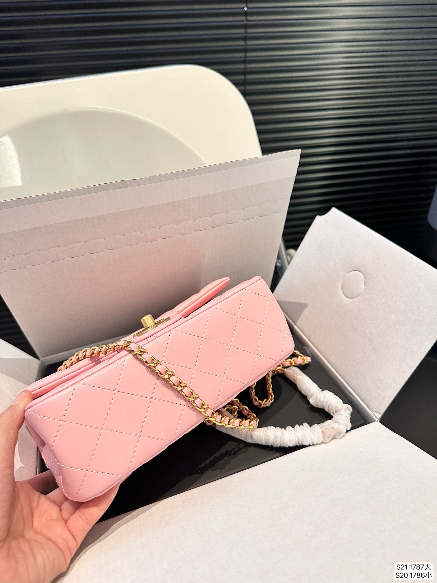 Chanel Shoulder Bag 1787 LLS071 17-20cm