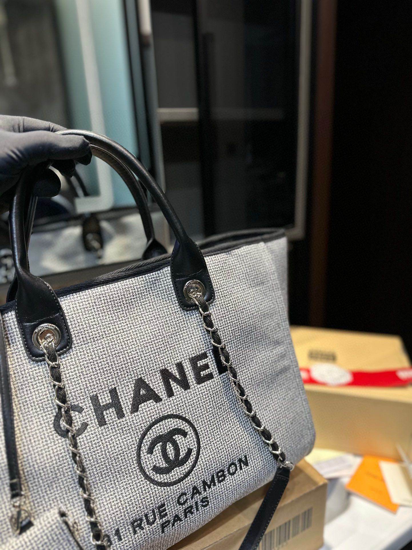 Chanel Shopping Bag 027 DB581 32-37cm
