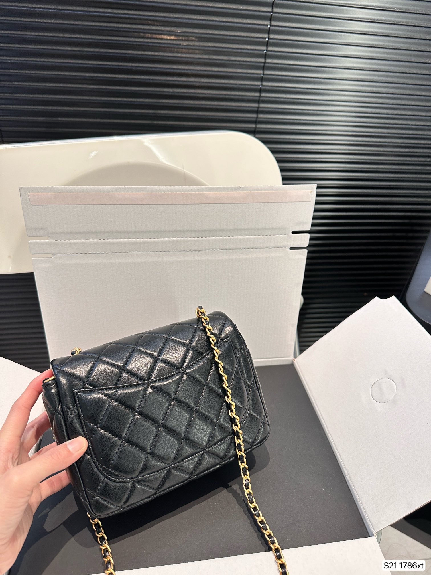 Chanel Shoulder Bag 1786 LLS071 17cm