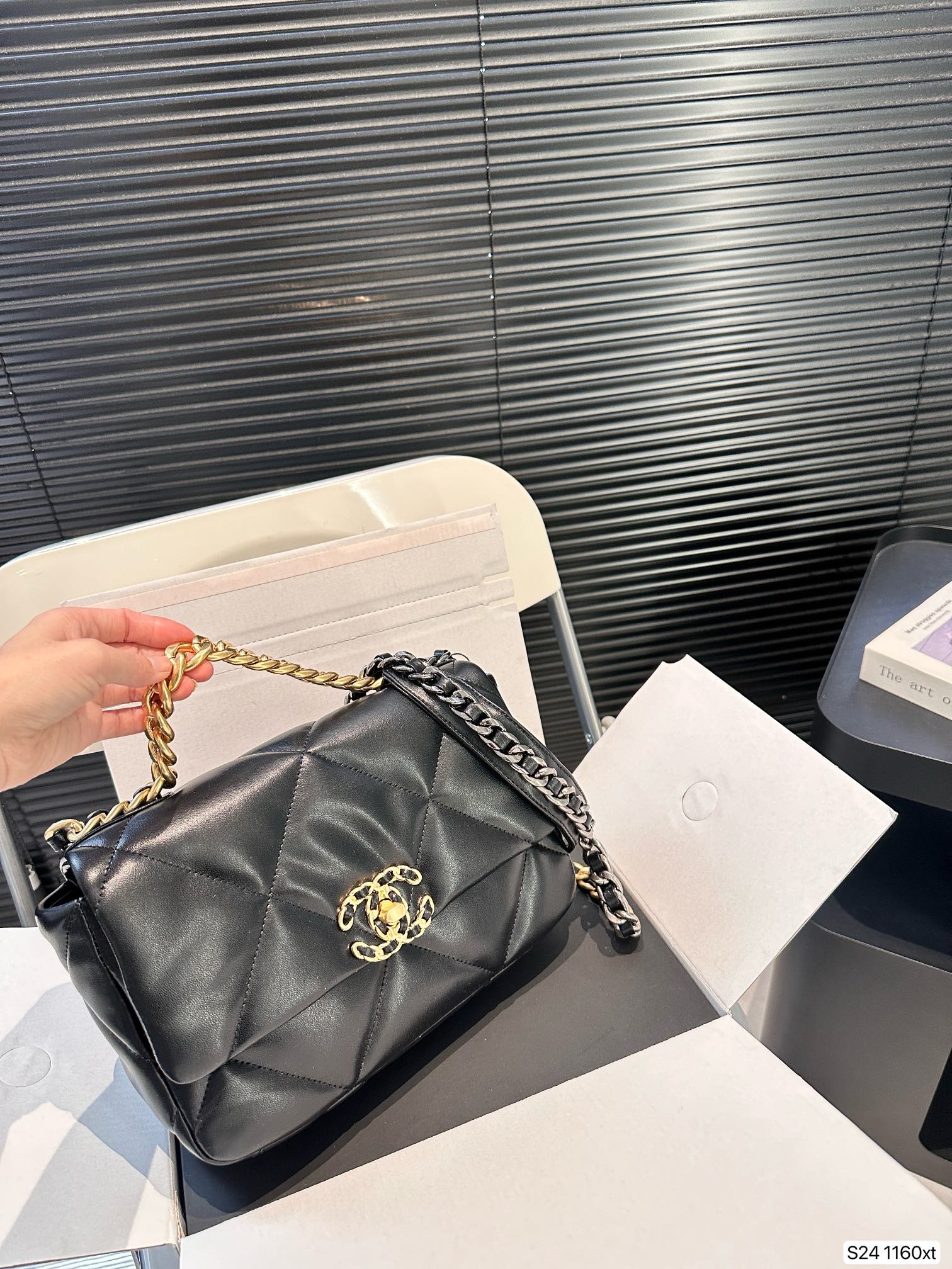 Chanel Shoulder Bag 1160 LLS581 25cm